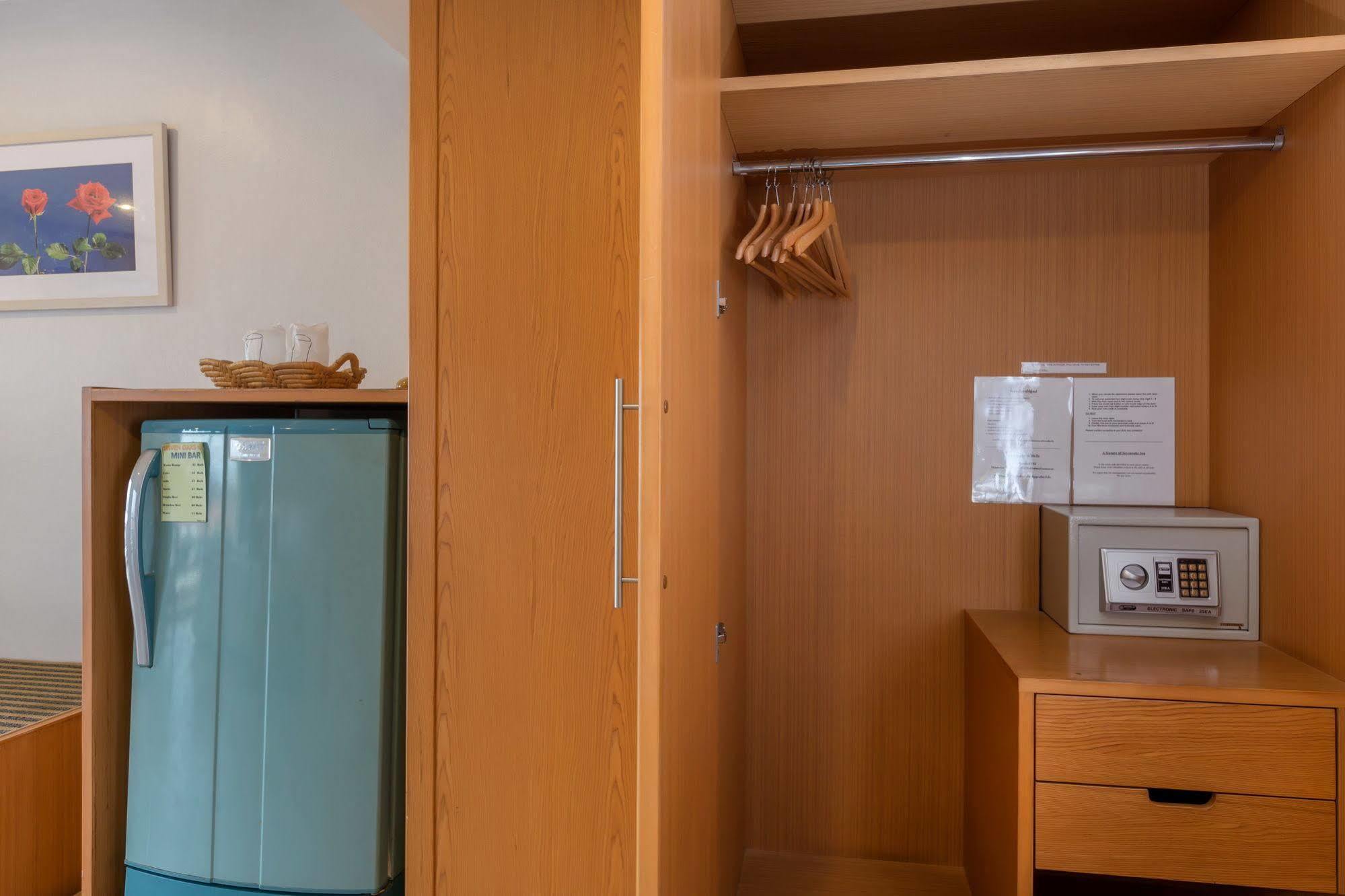Seven Oaks Inn Jomtien Beach Zewnętrze zdjęcie