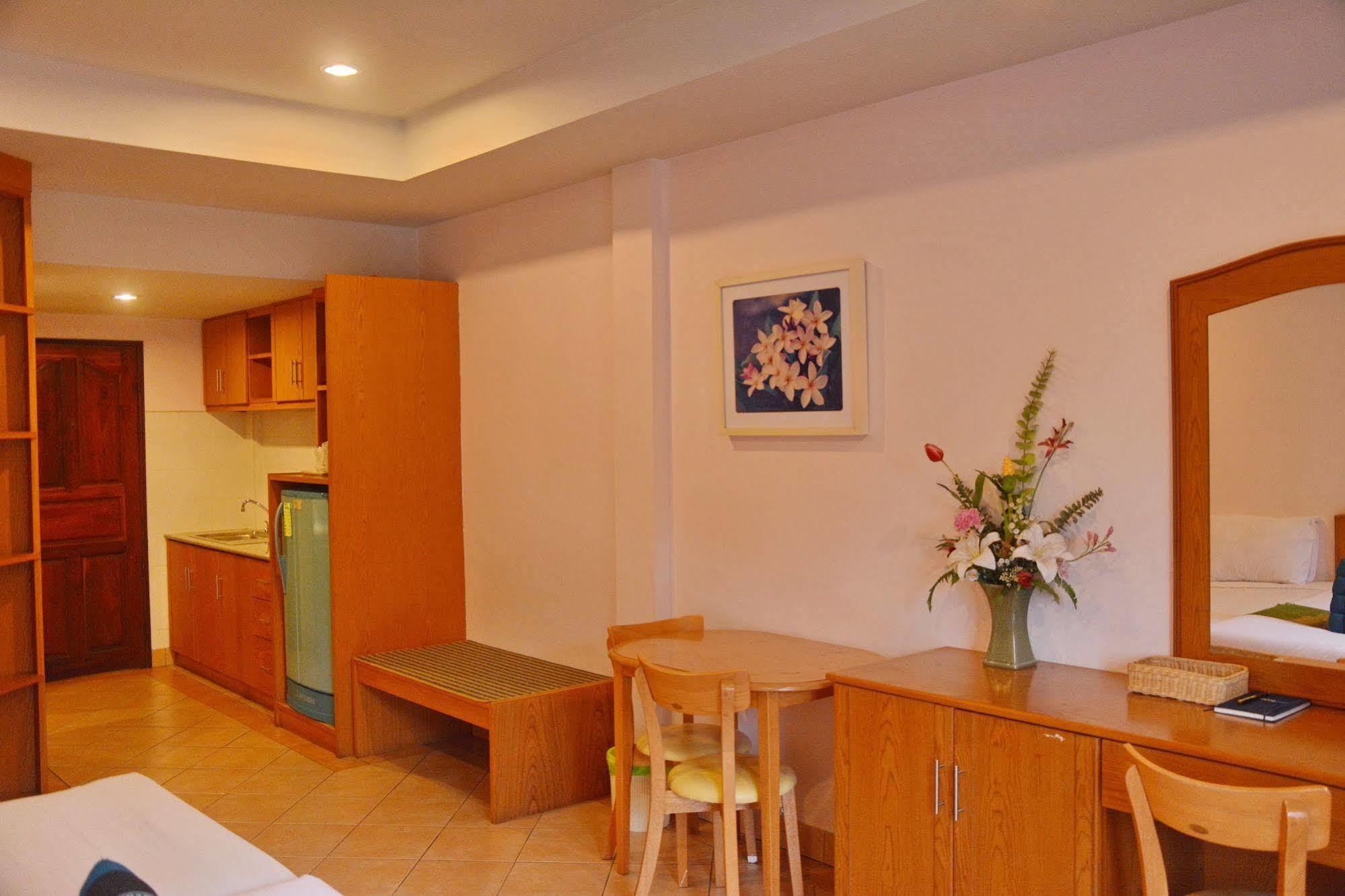 Seven Oaks Inn Jomtien Beach Zewnętrze zdjęcie