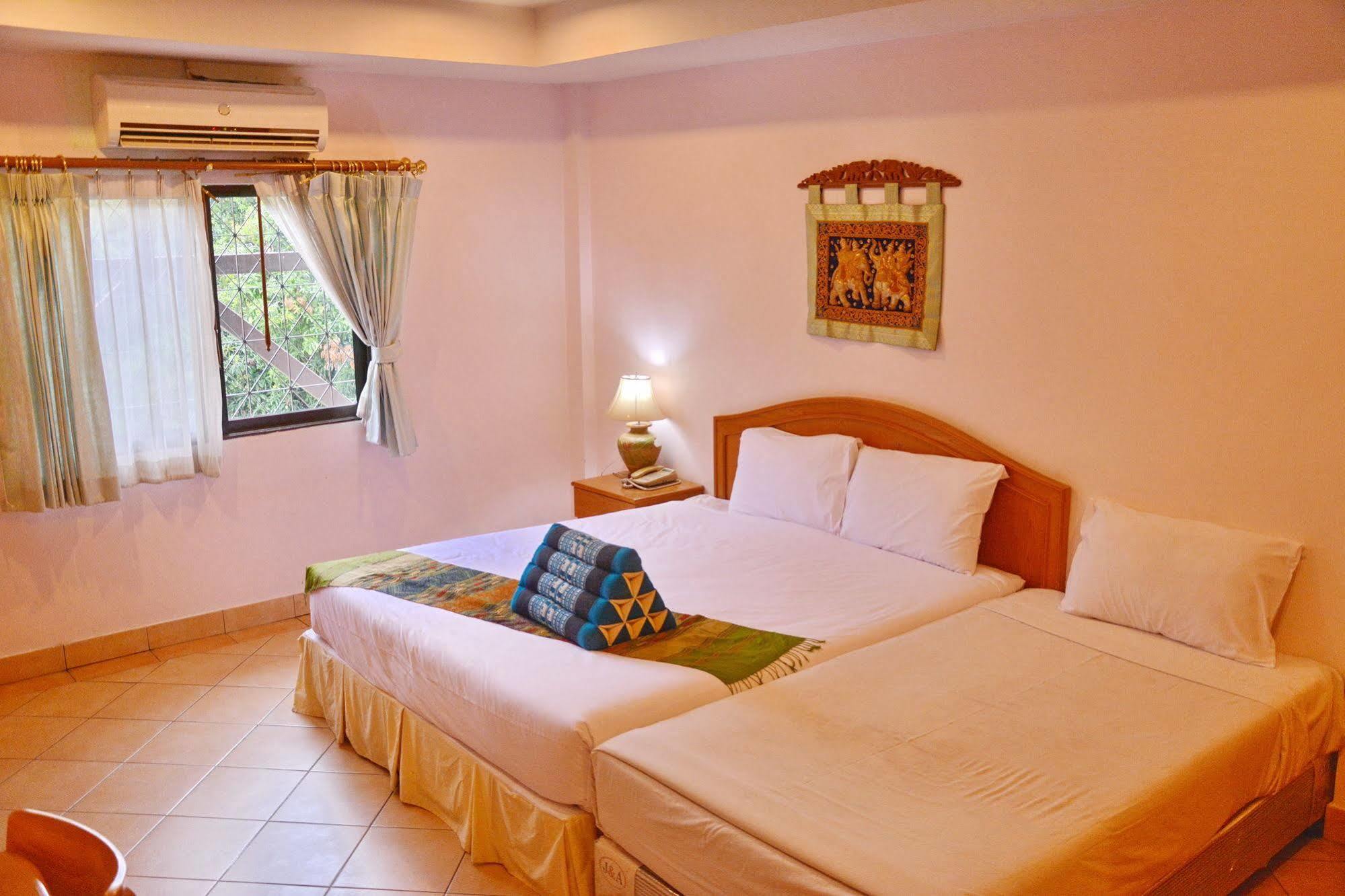 Seven Oaks Inn Jomtien Beach Zewnętrze zdjęcie