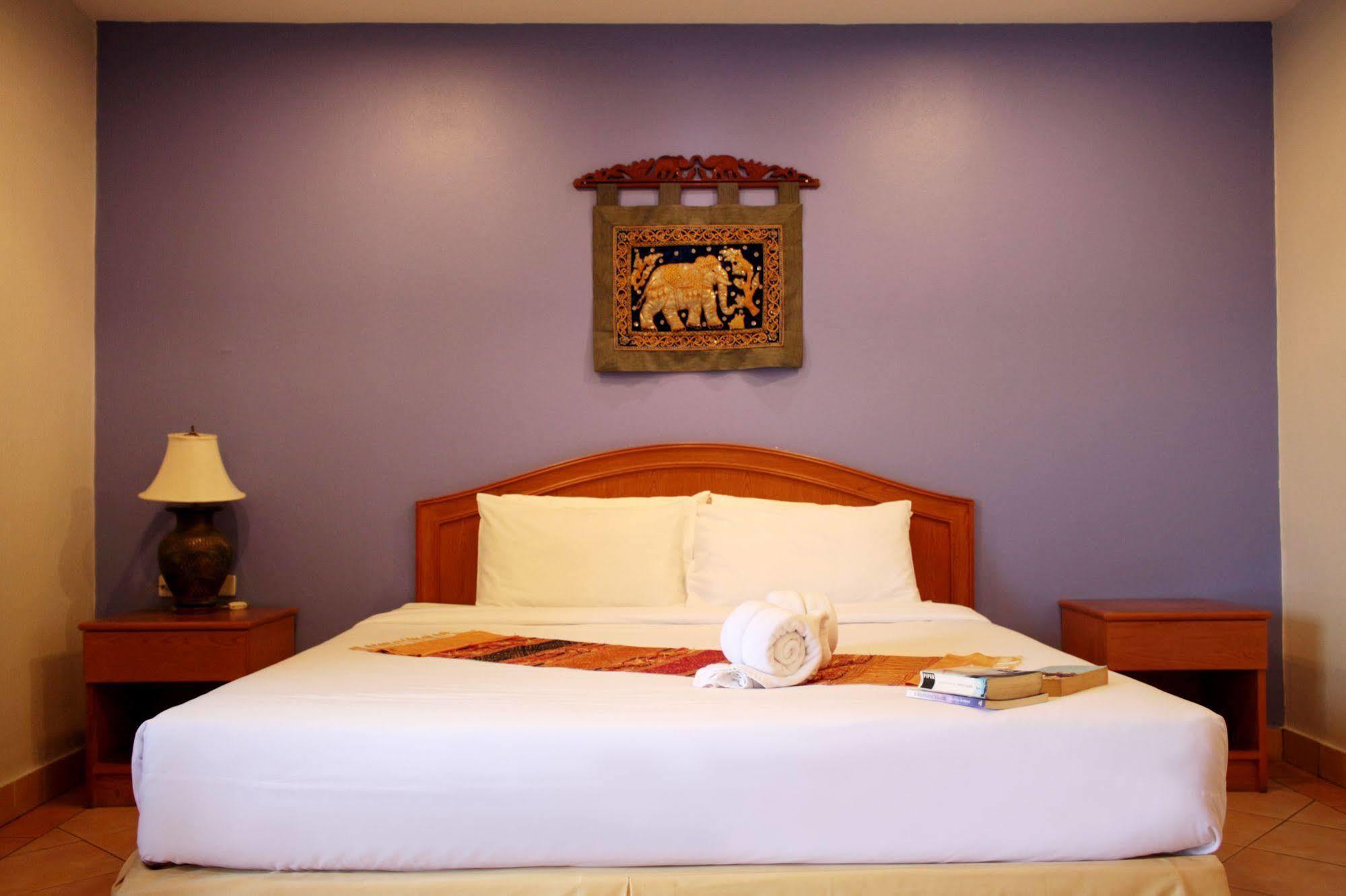 Seven Oaks Inn Jomtien Beach Zewnętrze zdjęcie