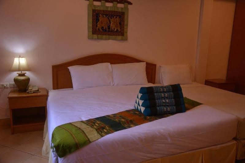 Seven Oaks Inn Jomtien Beach Zewnętrze zdjęcie